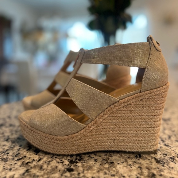 Michael Kors wedged heels brand new never worn!!! Women’s size 8.5 True to size! - Picture 2 of 7